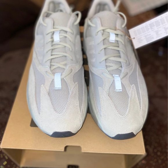 Yeezy boost 700 \
